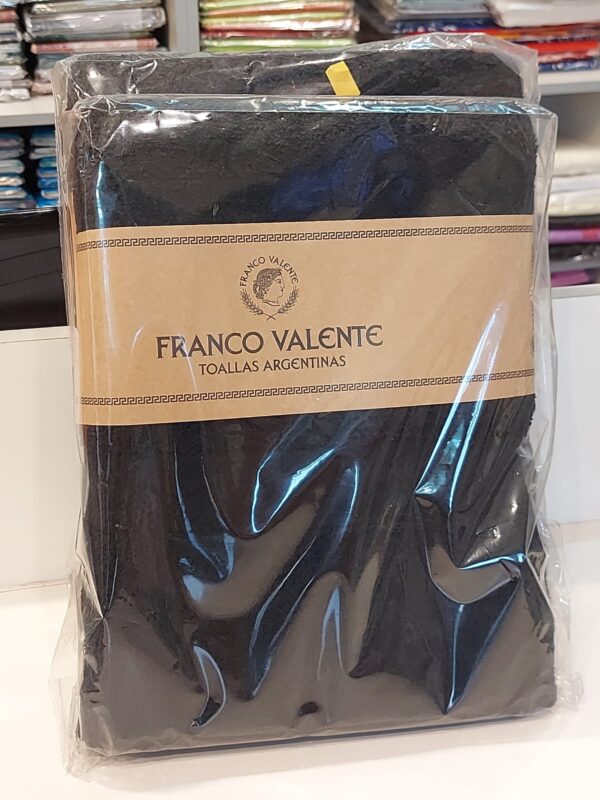 Juego de Toalla y Toallón Franco Valente 400Gramos/Negro.
