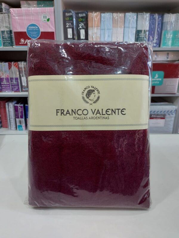 Juego de Toalla y Toallon Franco Valente 500grs.100% Algodón/Bordo.