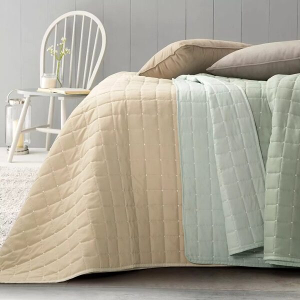 Cubrecama Cover Matelaseado Alcoyana Burgos /Arena. King Size.