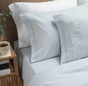 Juego De Sábana Alcoyana Brodery Spike 600HQ Premium Bordado 2 1/2 Plazas/Celeste.