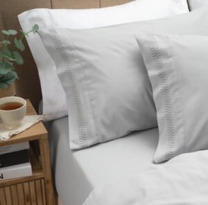 Juego De Sábana Alcoyana Brodery Spike 600HQ Premium Bordado 2 1/2 Plazas/Gris Acero